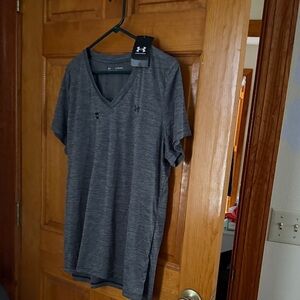 NWT Under Armour Women’s Charcoal V-Neck Tee XXL
